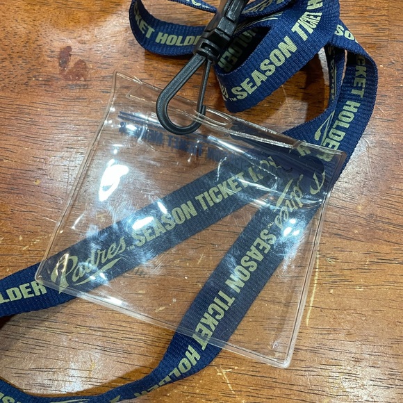 Used San Diego padres lanyard - Picture 3 of 3